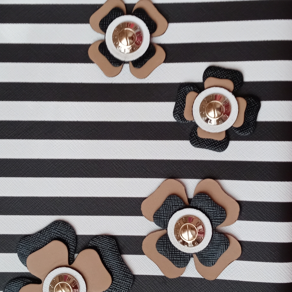 ⭐❤️Henri Bendel GORGEOUS and STUNNING Floral Bag or cosmetic pouch ❤️⭐Fl… - Picture 13 of 16